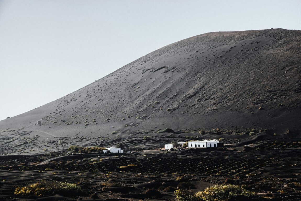Caldera Blanca in Lanzarote: The Ultimate Hiking Guide (& Map) ✔ 19 alex lvrs ODszXm2JV4 unsplash