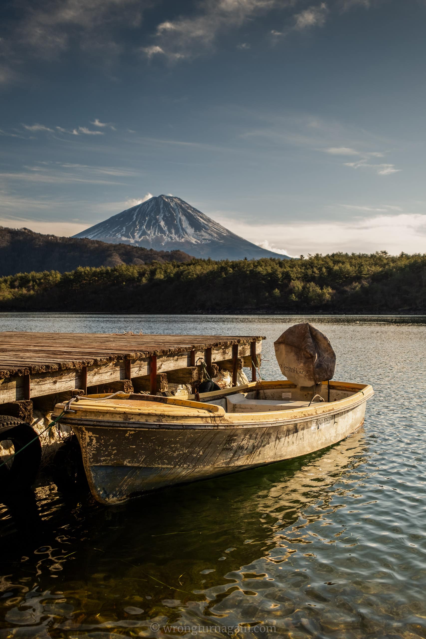 lake yamanaka mount fuji